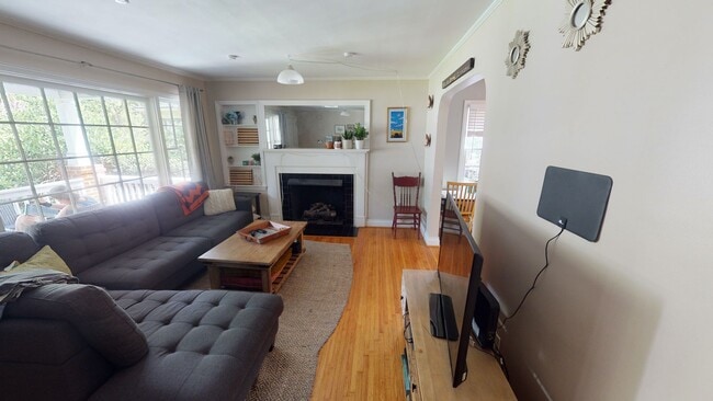 Building Photo - Adorable Plaza Midwood Bungalow For Rent