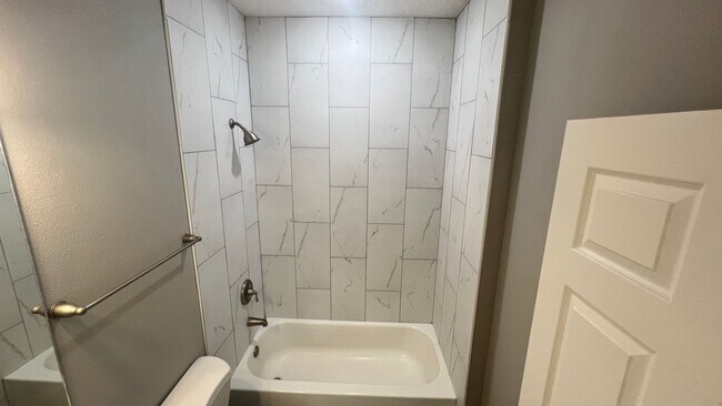 Building Photo - ADORABLE 3 Bedroom / 2 Bathroom Home in Pa...