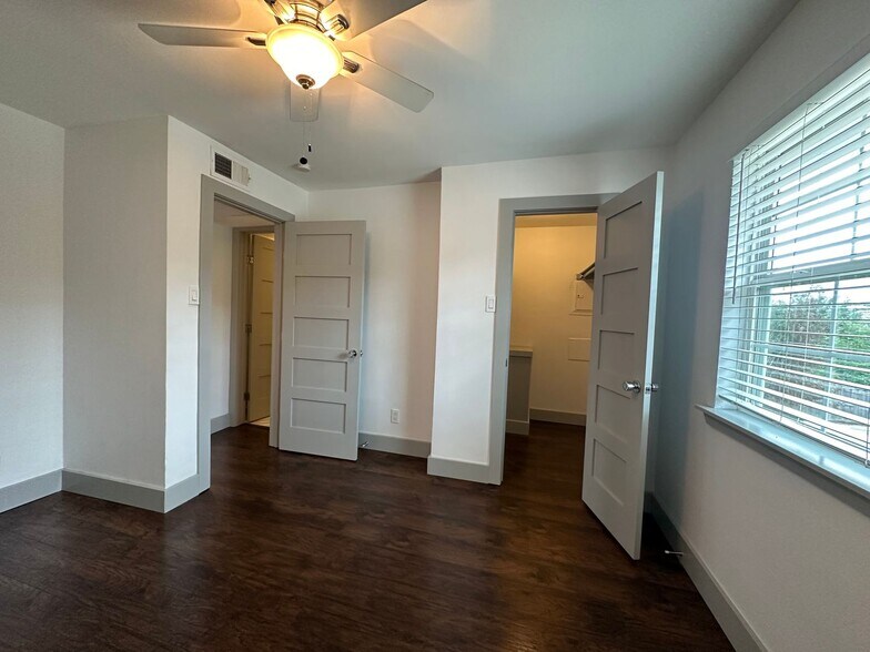 Building Photo - 4633 Fairmount St