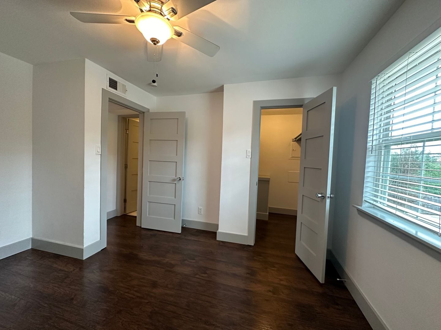 Building Photo - 4633 Fairmount St