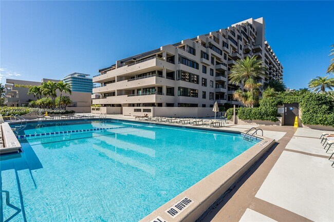 Building Photo - 251 Crandon Blvd