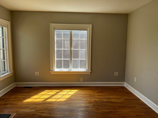 Building Photo - Don't Miss Out!