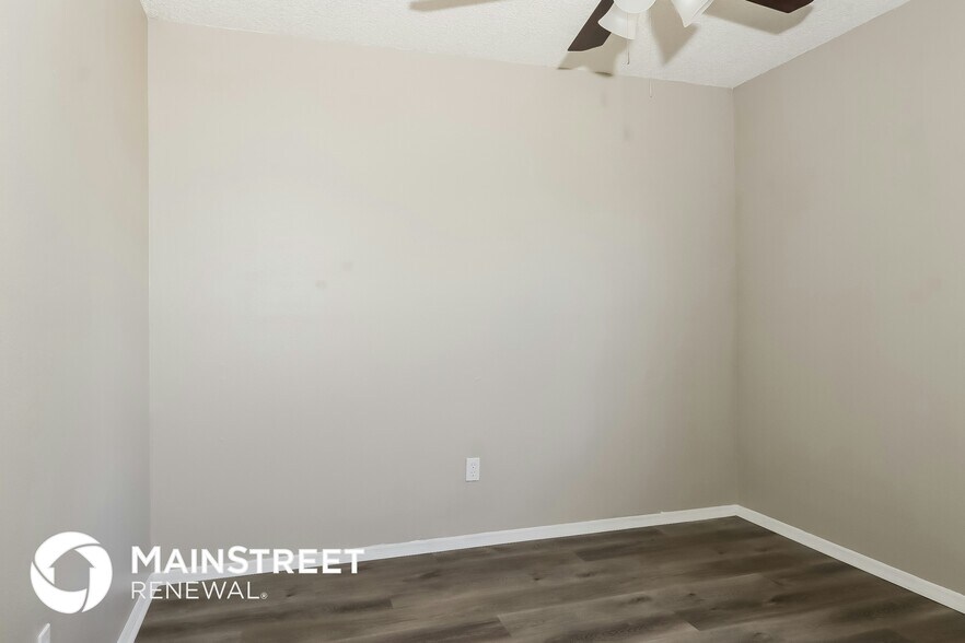 Building Photo - 3182 SE East Blackwell Dr