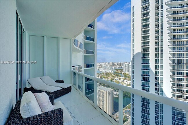 Building Photo - 15811 Collins Ave