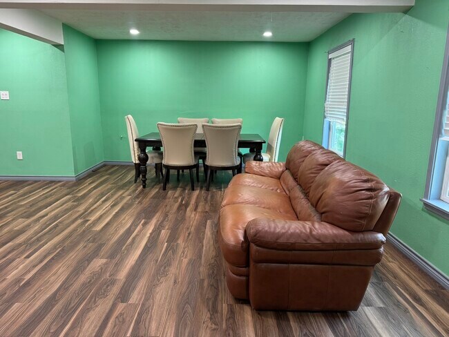 Building Photo - 5846 Westover St