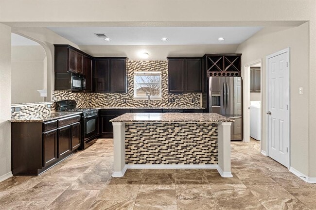 Building Photo - 318 Pond View Pass