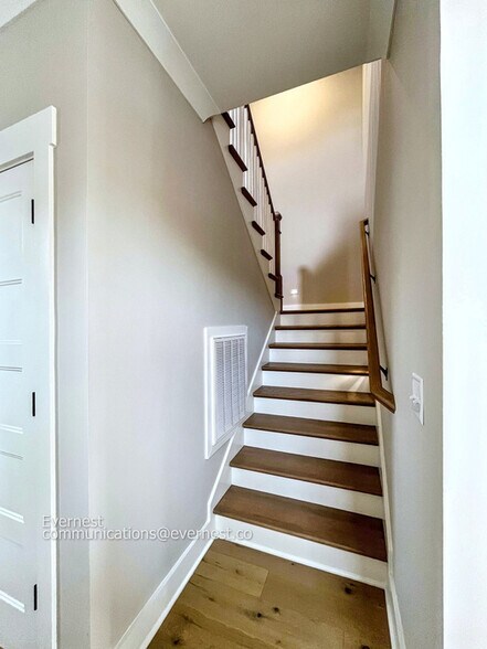 Building Photo - 1107 Walsh St