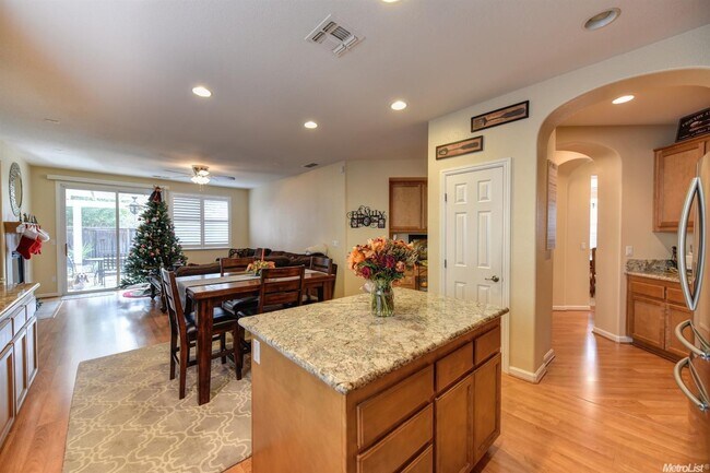 Building Photo - Immaculate Single-Story Home- in Roseville...