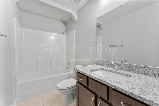 Building Photo - 9461 N Sandree Dr