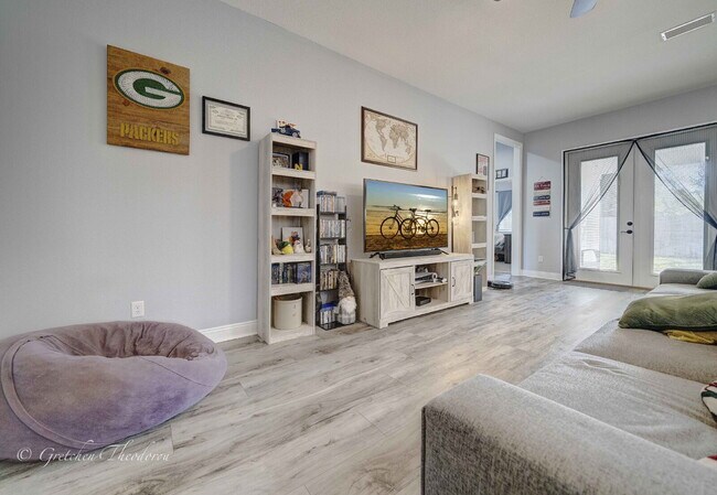 Building Photo - "Charming 3-Bedroom Oasis with 2 Baths and...