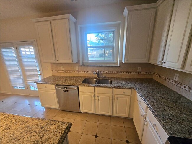 Building Photo - 2206 Creekway Dr