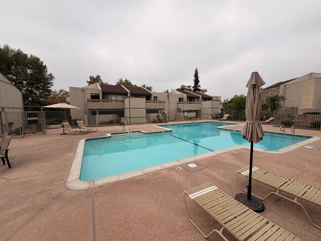 Building Photo - 2 Bed, 2 Bath Fullerton Condo For Rent w/ ...