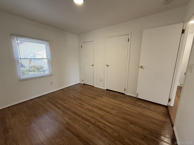 Building Photo - 355 Bayville Ave