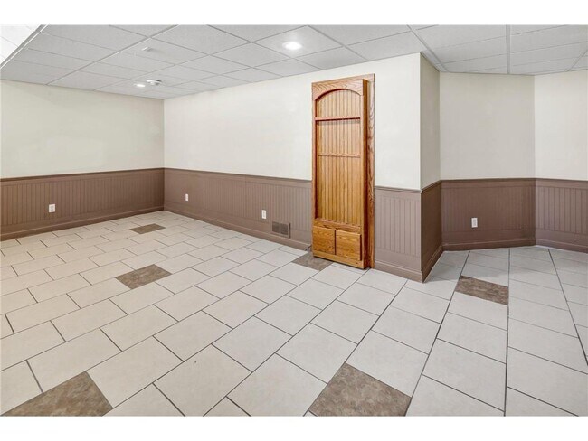 Building Photo - 1209 Lewis Ave SW