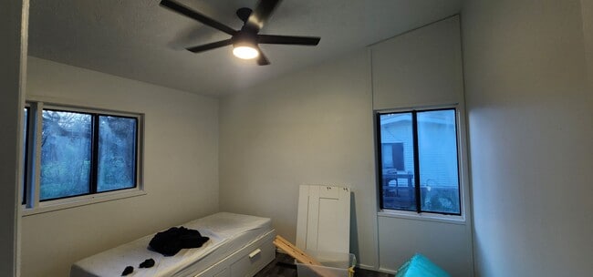 Building Photo - Finleyville 3 Bedroom 1.5 Bath Remodeled Ranch Home $1,800 + Utilities