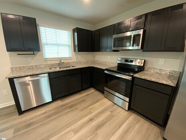 Building Photo - 4 Tidworth Dr