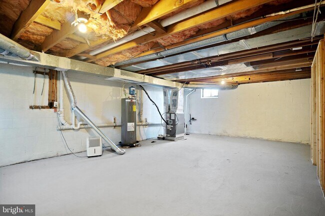 Building Photo - 307 Meeting House Ln