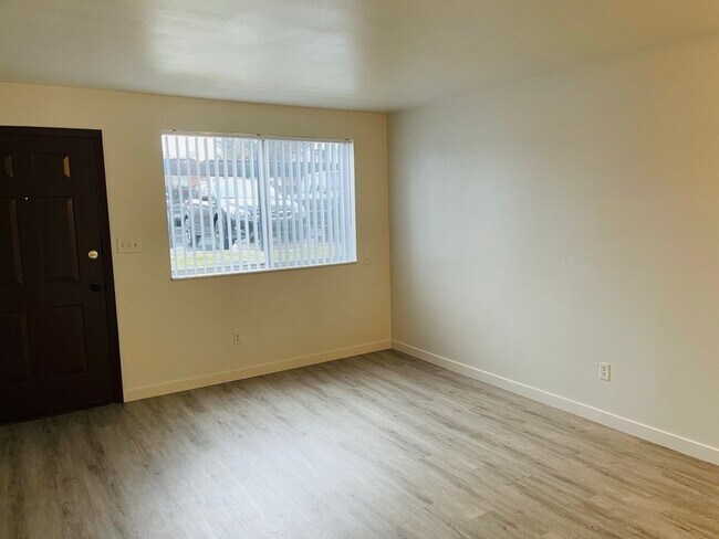 Building Photo - 459 E 2700 S