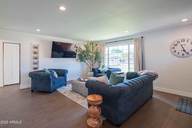 Building Photo - 1909 E Bethany Home Rd