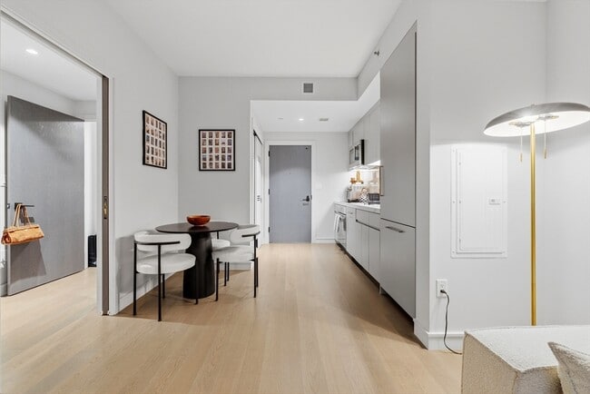 Building Photo - 55 Lagrange St