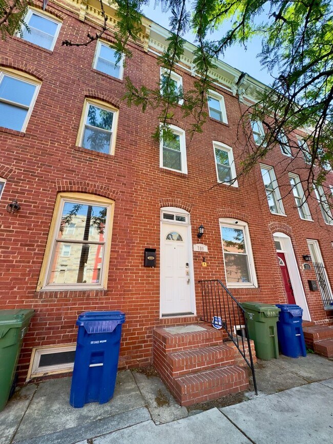 Building Photo - Charming 3Bed/2.5Bath Townhome in Pigtown, Baltimore, MD!
