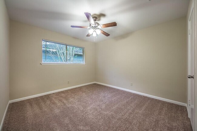 Building Photo - 2110 Wycliffe Dr
