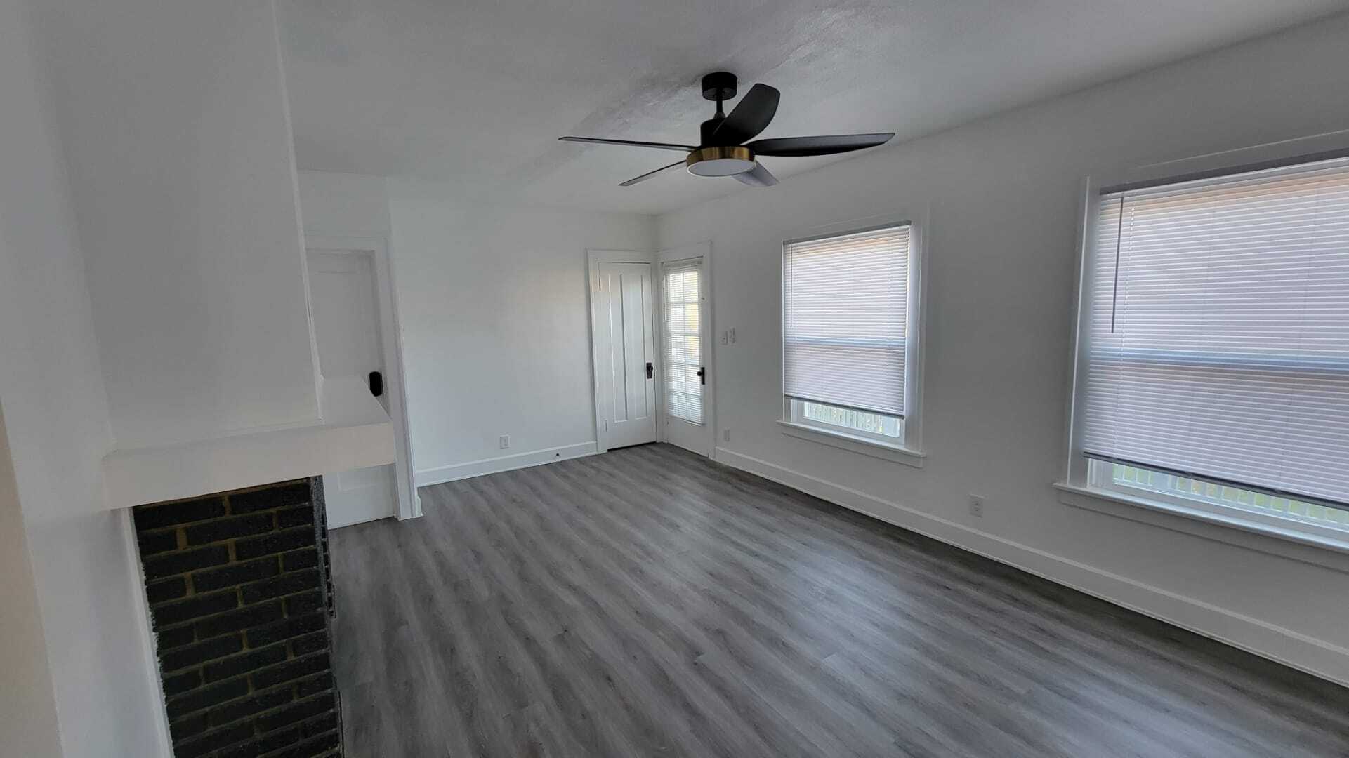 Building Photo - 1276 W 89th St