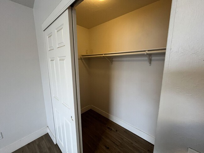 Building Photo - 3 bedroom, 3 bathroom home in the heart of Elk Grove