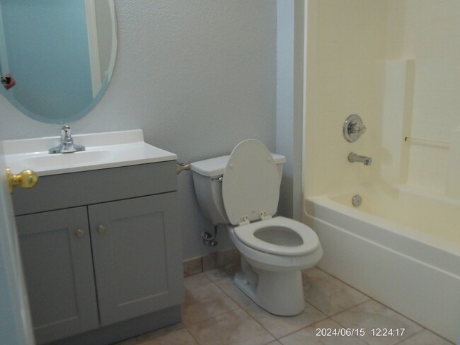 Building Photo - 1007 Mariposa Dr