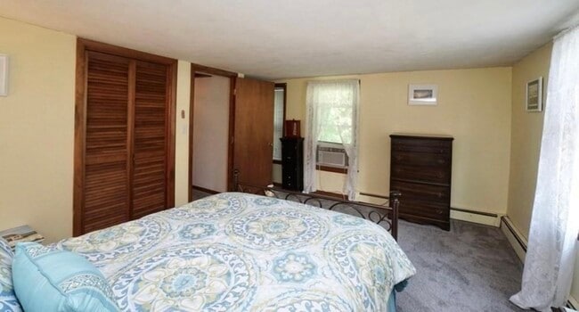 Building Photo - 72 Charles St