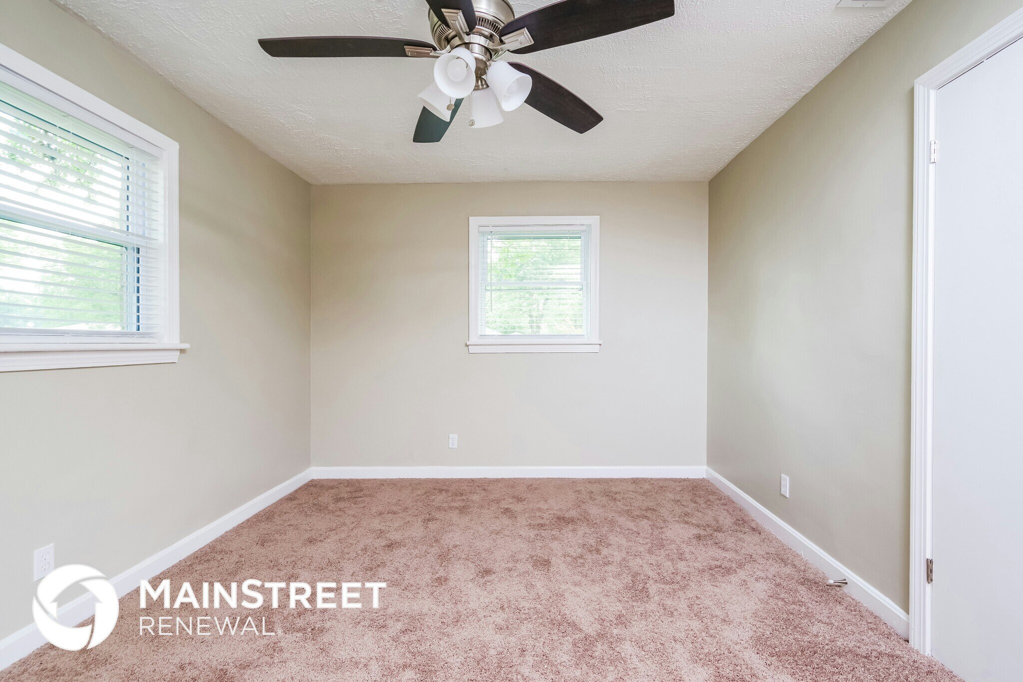 Building Photo - 2215 Cavalier Dr