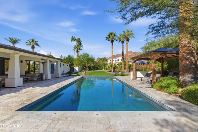 Building Photo - 4601 N Royal View Dr