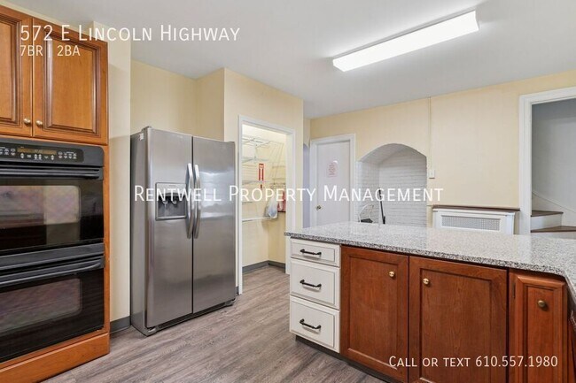 Building Photo - 572 Lincoln Hwy E