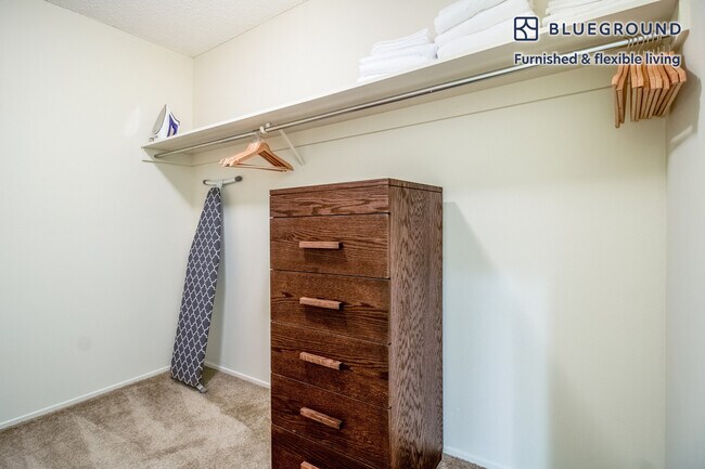 Building Photo - 1824 Oak Creek Dr