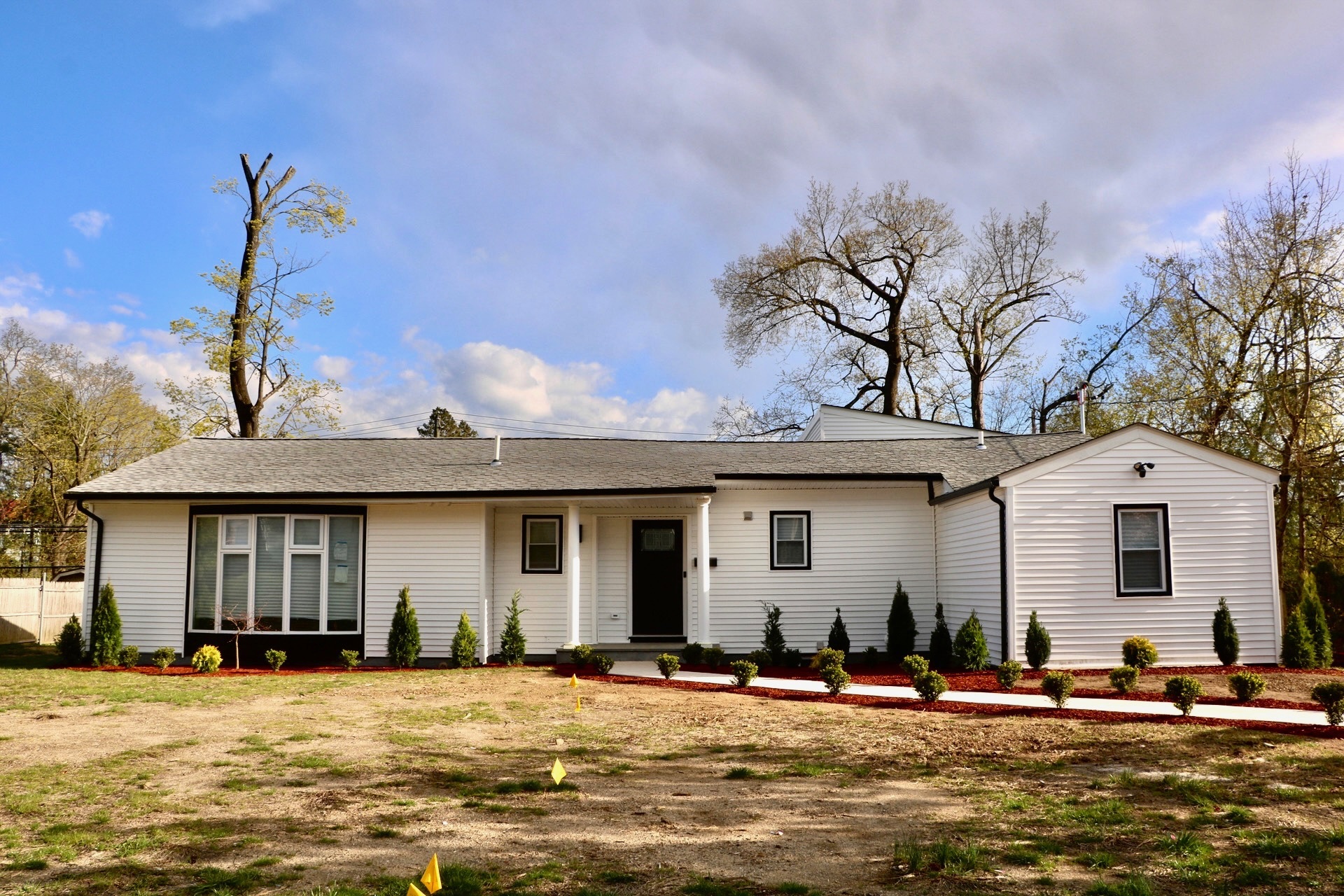 Building Photo - 19 Primrose Ave W