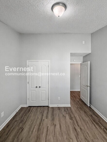 Building Photo - 8637 Thomas Rd