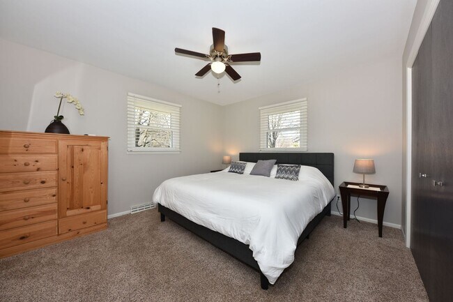 Building Photo - Furnished Mequon 4 bedroom ranch