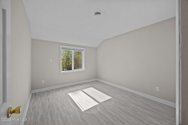 Building Photo - 125 Pirates Rd