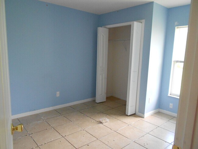 Building Photo - 3/2/2 with home with 1412 living sqft is c...