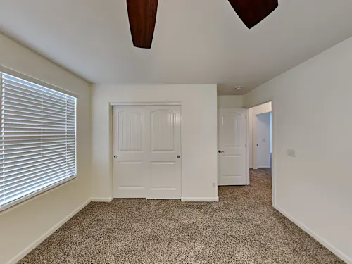 Building Photo - 1373 S Ponderosa Dr