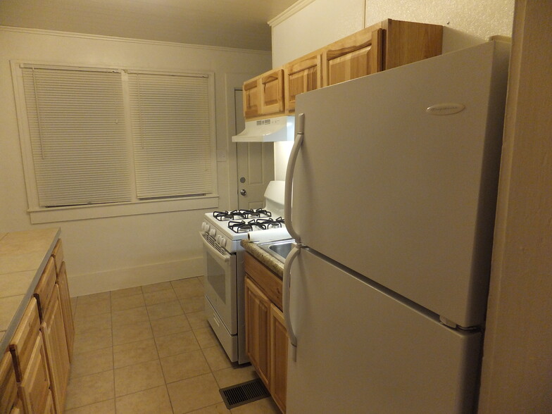 Kitchen - 1503 Bouchelle Ave