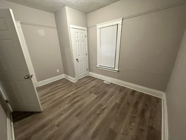 Building Photo - 3026 Monroe Ave