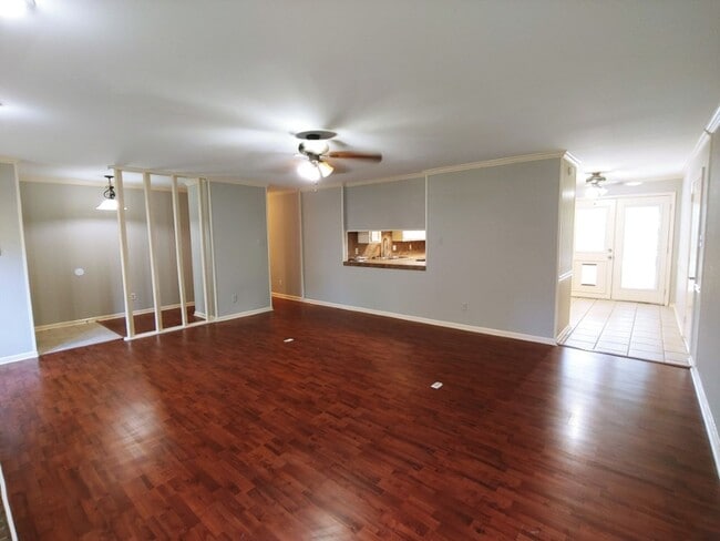 Building Photo - 5 Hickory Ln