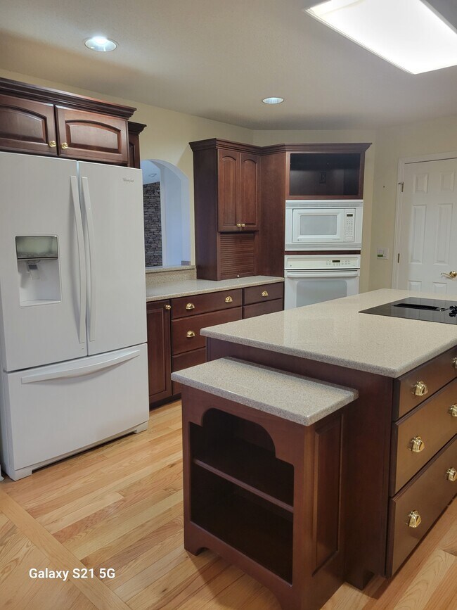 Building Photo - 148 Lakewood Dr