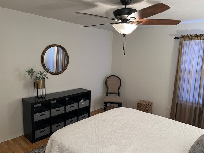Building Photo - Wow! Private cozy corner upstairs home.