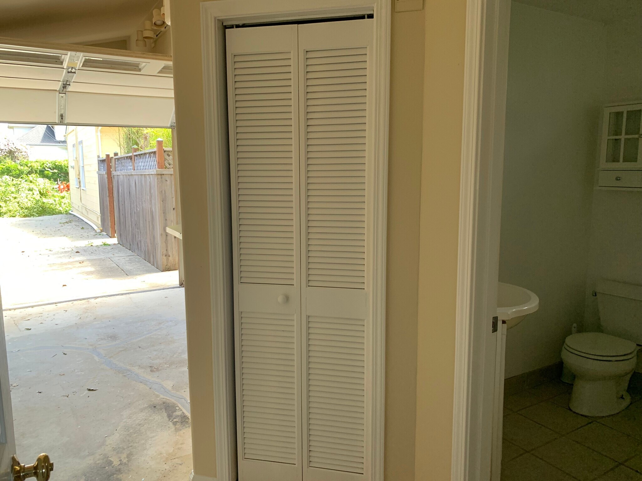 Building Photo - 415 Laurent St