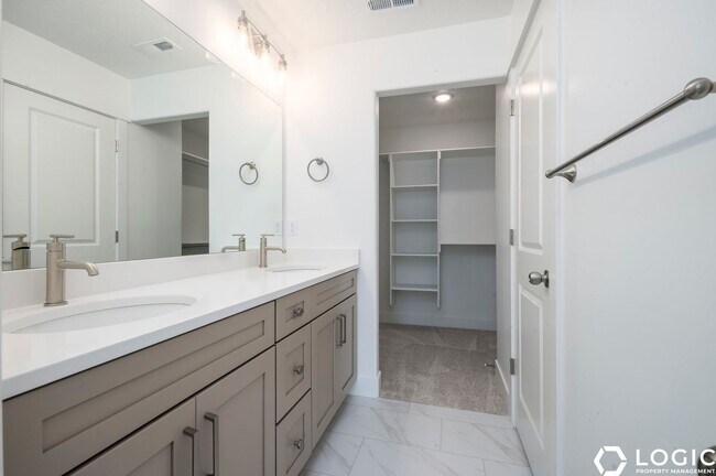 Building Photo - Brand New Row End Townhome in Lehi Utah!
