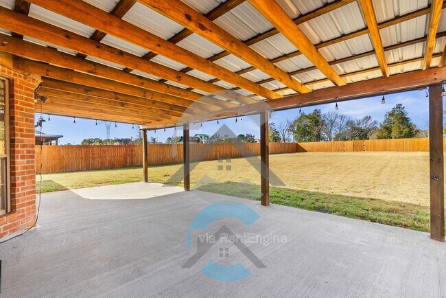 Building Photo - 1445 Champions Dr