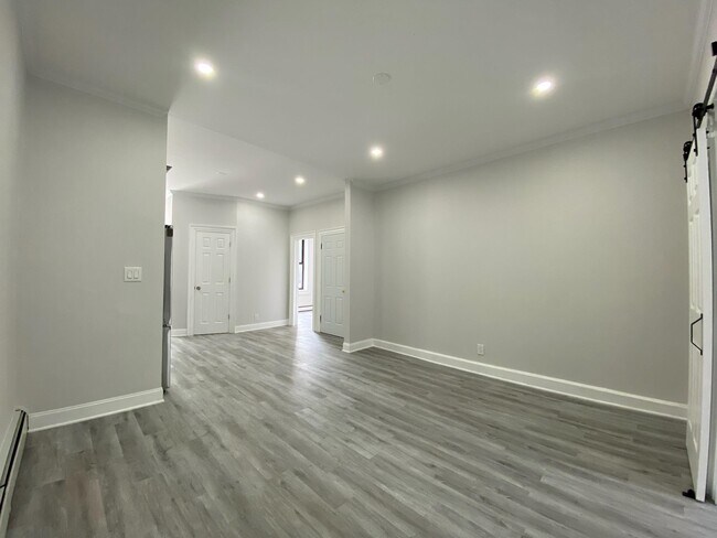 Building Photo - 338 2nd St