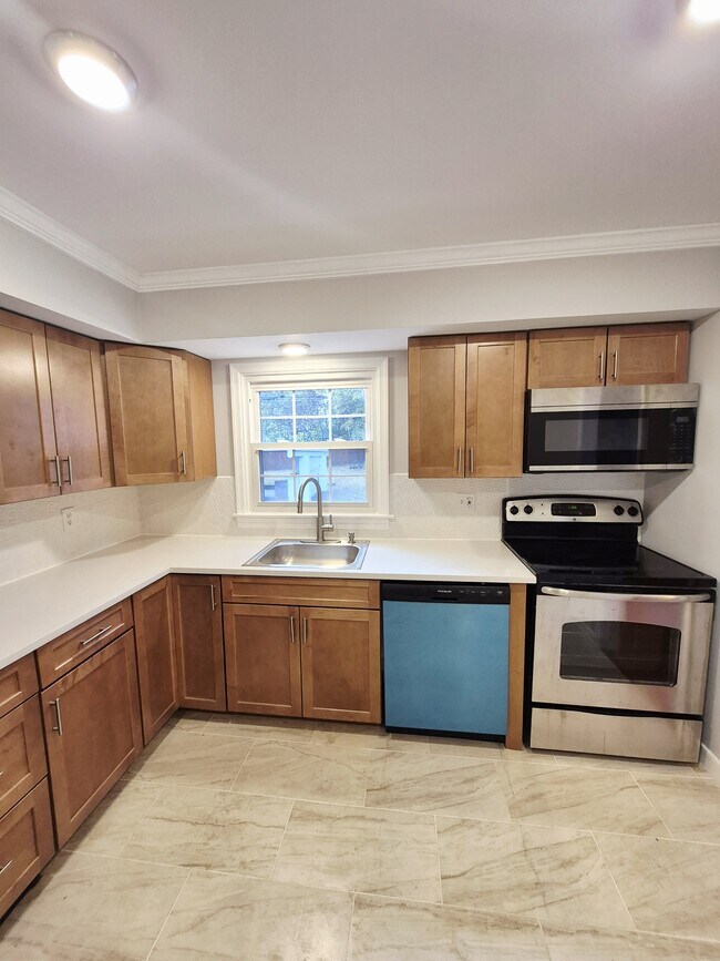 Building Photo - 2402 Fon Du Lac Rd